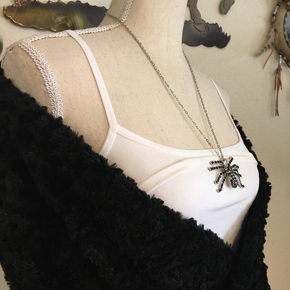 Rhinestone black widow pendant silver tone chain - Picture 3 of 7